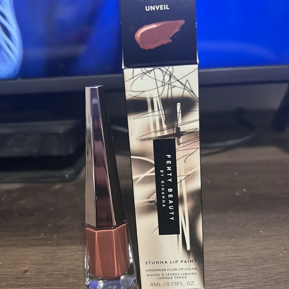 ♣️🌷Fenty Unveil Stunna Lip Paint
